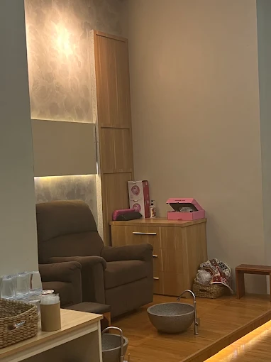 Pedicure Lounge Hello Friday